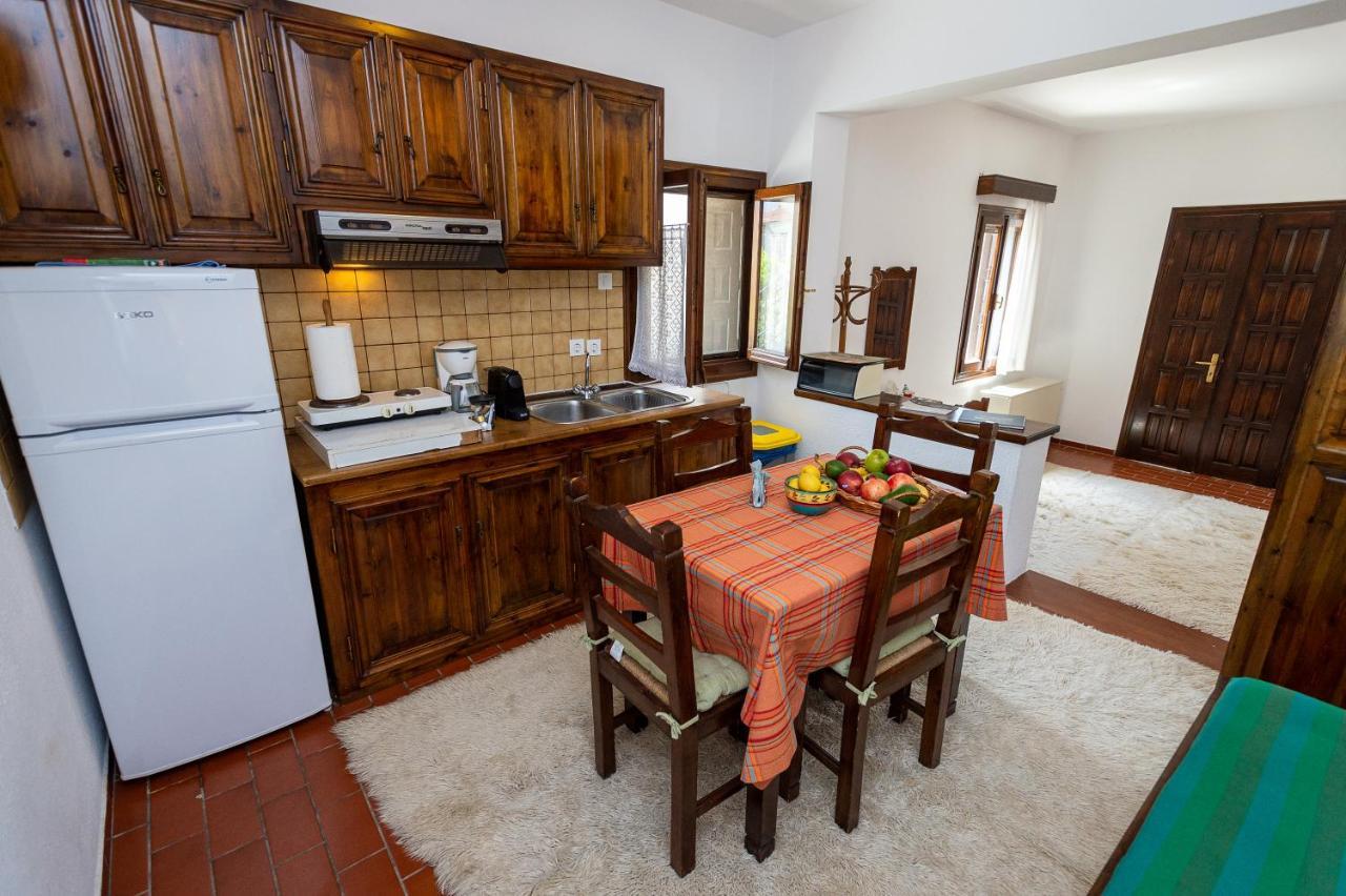 Zmas Studios Khórto Luaran gambar